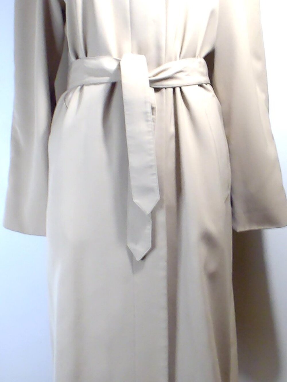 Burberry Unisex Tan Trench Coat, with Belt, Hidden Buttons - Picture 11 of 12
